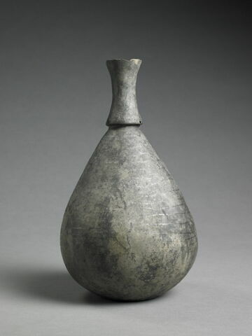 vase, image 2/2