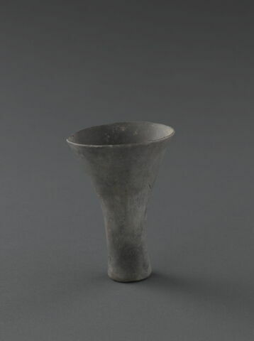 vase, image 3/3