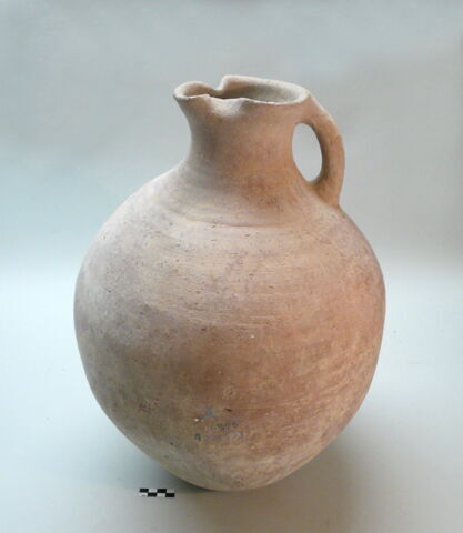 vase, image 2/2