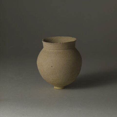 vase, image 3/3