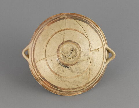 vase, image 3/3