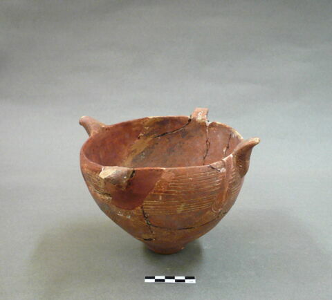vase, image 3/3