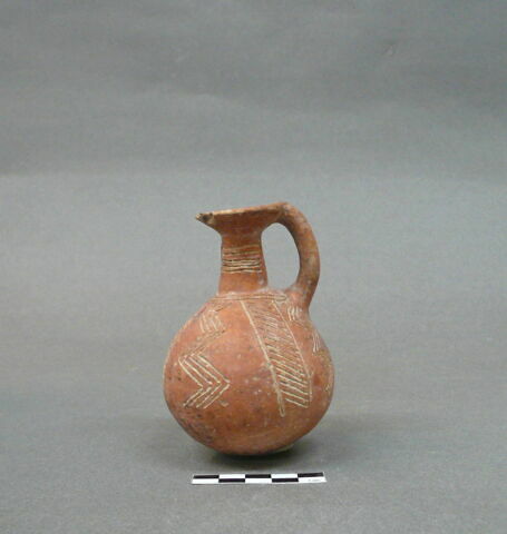 vase, image 3/3