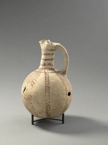 vase, image 3/3