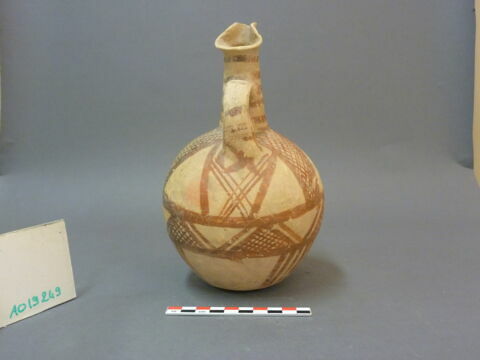 vase, image 2/6