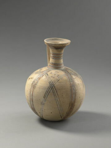 vase, image 3/3