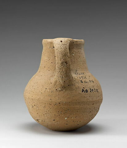 vase, image 3/3