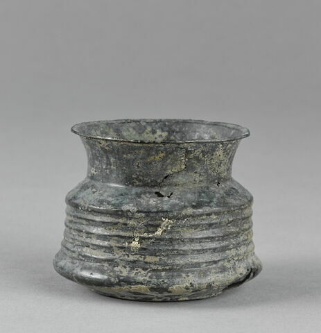 vase, image 2/2