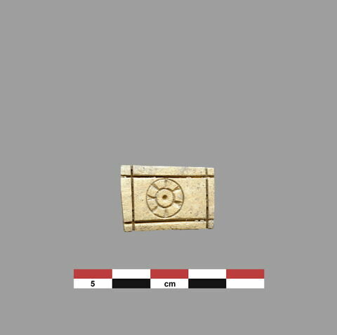 plaquette  ; incrustation de meuble