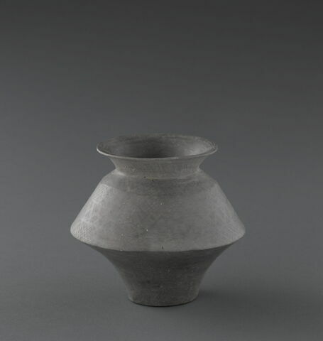 vase, image 2/2