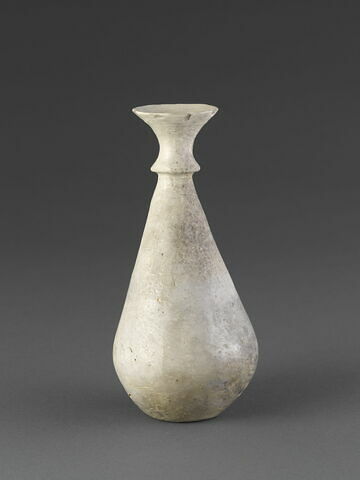 vase, image 2/2