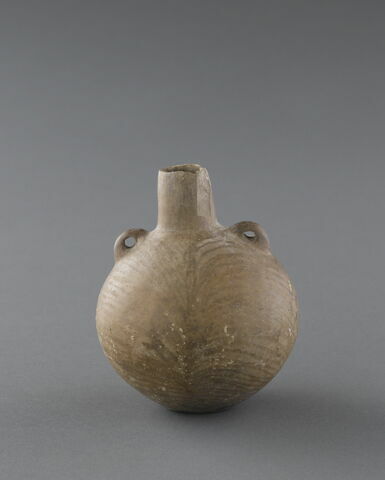 vase, image 2/2