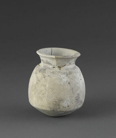 vase, image 2/2