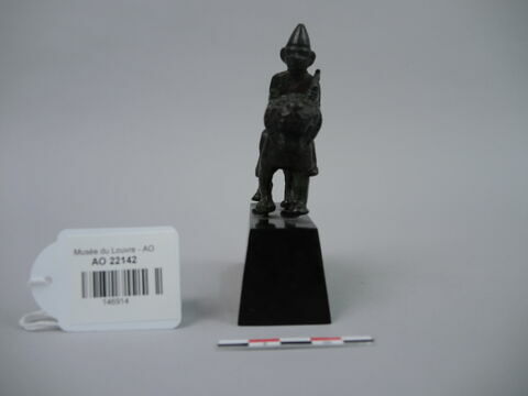 figurine, image 2/3