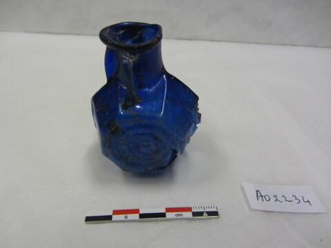 vase, image 2/2