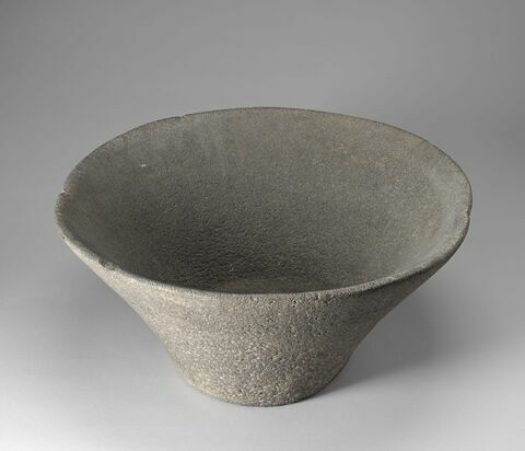 vase, image 3/3