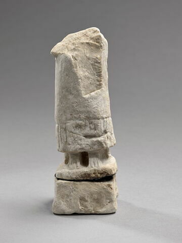 statue, image 2/16