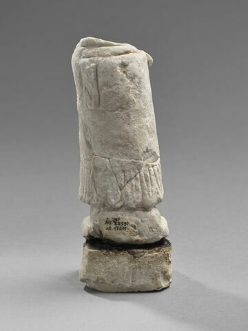 statue, image 4/16