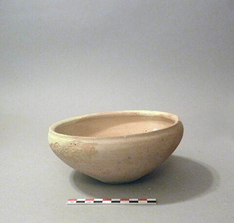 vase, image 2/2