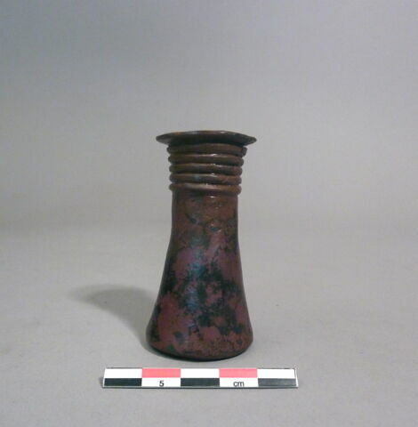 vase, image 2/2