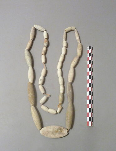 perle  ; collier, image 4/4