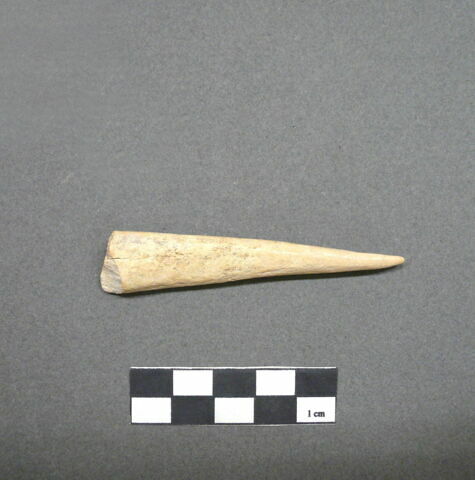 objet indéterminé  ; os travaillé, image 2/2
