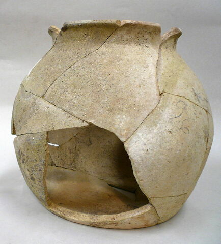 vase, image 2/2