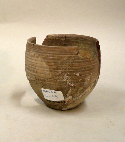 vase, image 2/2