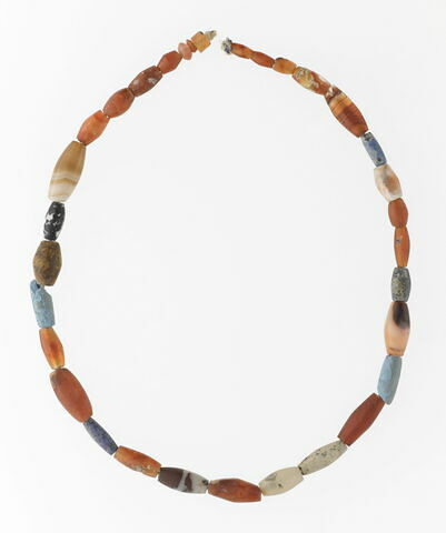 perle  ; collier, image 2/2