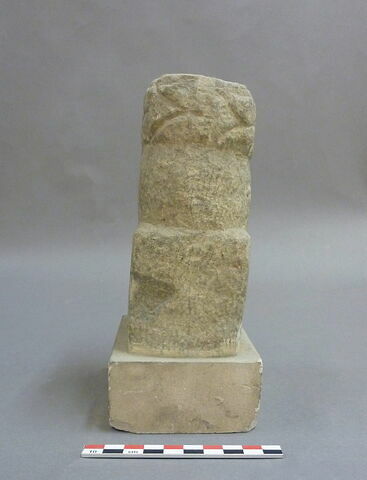 cippe ; objet funéraire, image 4/5