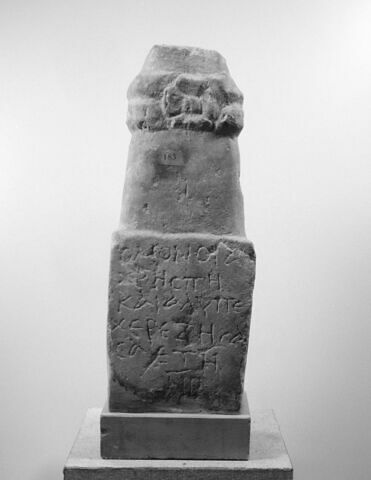 stèle, image 2/2