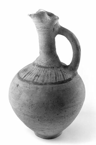 vase, image 2/2