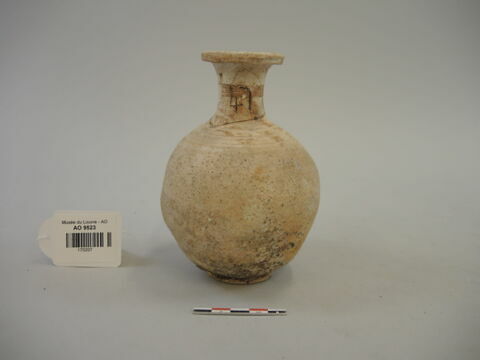 vase, image 2/2