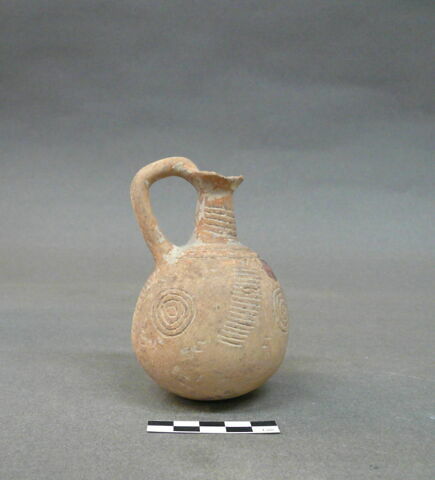 vase, image 3/3