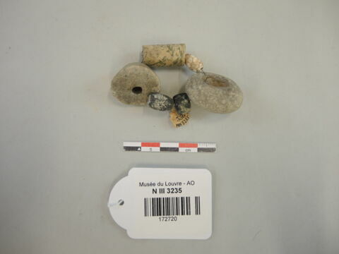 collier, image 2/2