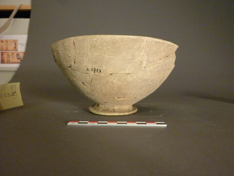 vase, image 2/2