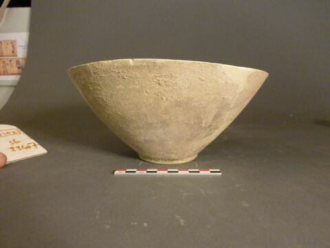 vase, image 2/2