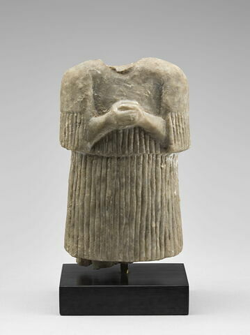 statue