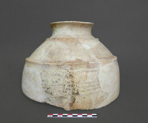 vase, image 2/2