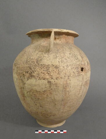 vase, image 3/3