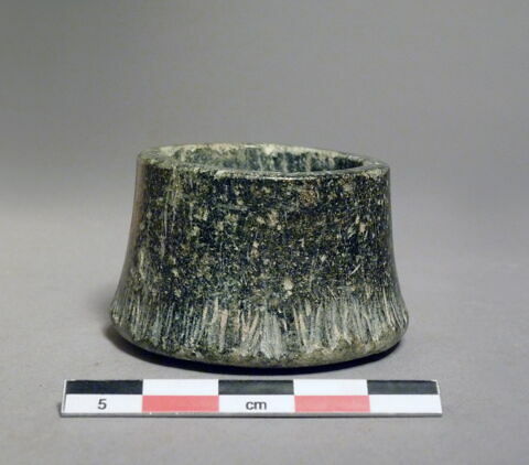 vase, image 2/2