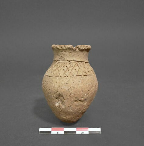 vase, image 2/2