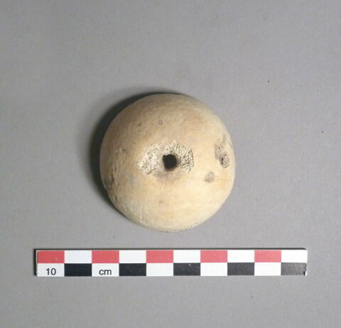 bouton ; fusaïole ; os travaillé