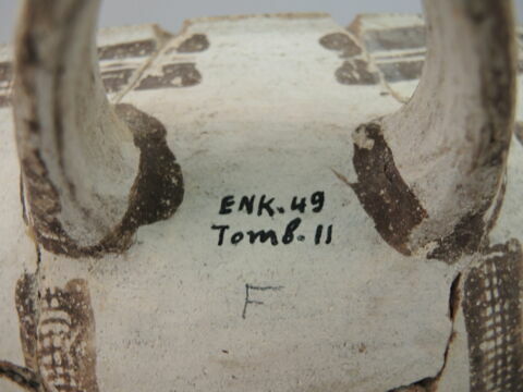 vase, image 2/2