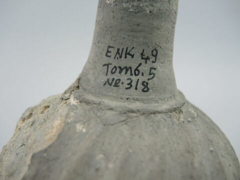 vase, image 2/2