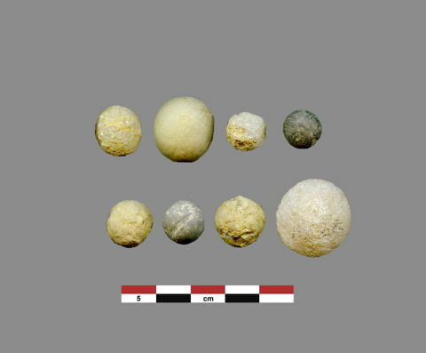 boule  ; balle de fronde