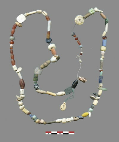 collier, image 2/2