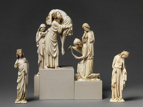 Statuette du groupe de la Descente de croix : la Vierge, image 3/16