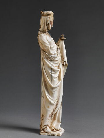 Statuette du groupe de la Descente de croix : l'Eglise, image 4/10