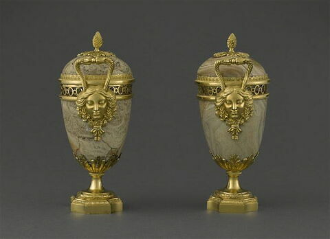 Paire d'urnes ou brûle-parfum (?), avec SN 913 2, image 3/8